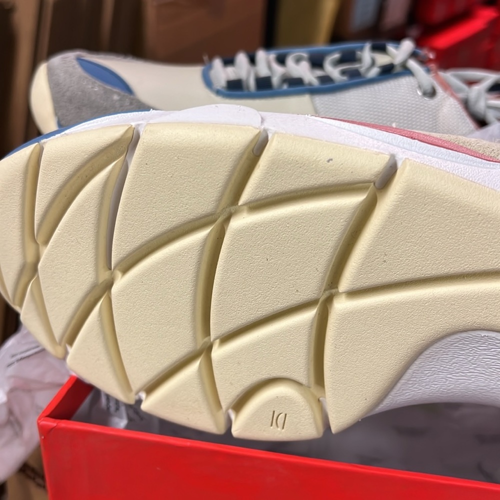 NIB Clearweather Aries Earth Grey Shoes - Picture 9 of 9